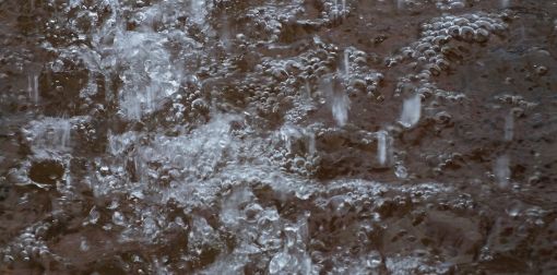 Wasseroberfläche mit Tropfen - Foto von Norbert Höfert